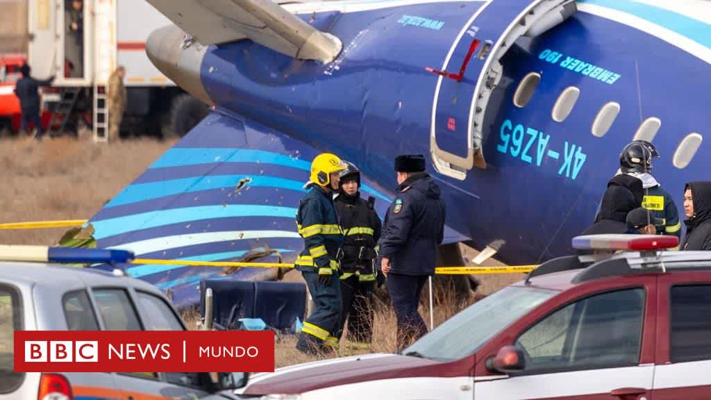 Azerbaiyán culpa de la caída del avión en el que murieron 38 personas a «una interferencia externa» cuando sobrevolaba Rusia