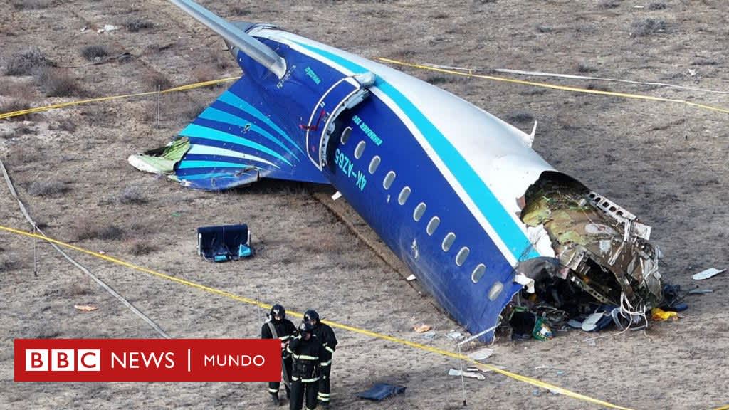 Rusia alerta contra las «hipótesis» que relacionan a Moscú con el accidente aéreo en Kazajistán en el que murieron 38 personas