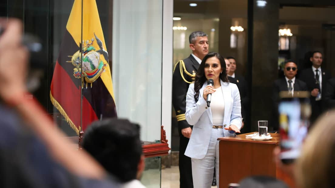 Gobierno de Noboa amenaza con «consecuencias jurídicas» a la vicepresidenta si no vuelve a Turquía