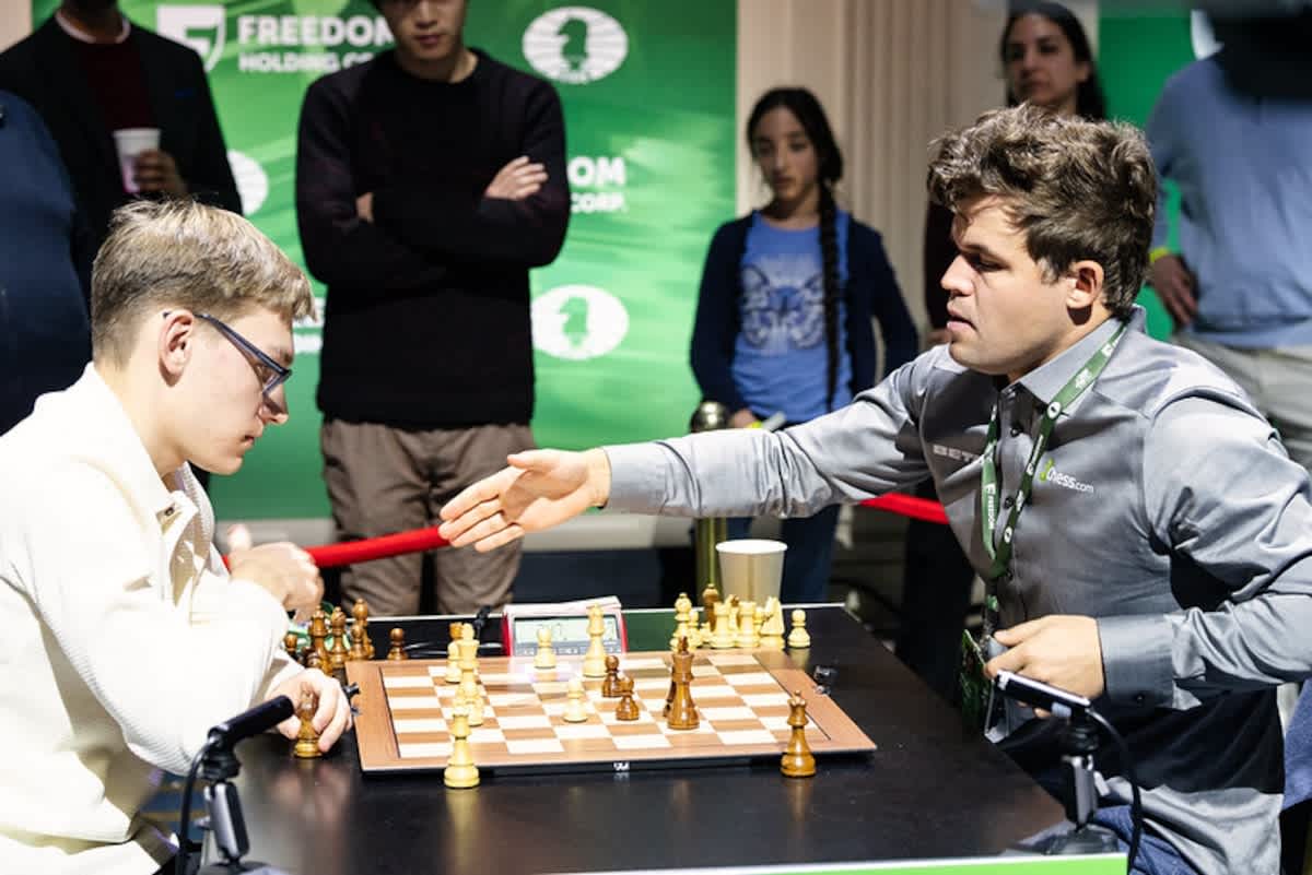 Carlsen firma su peor comienzo en un Mundial de Ajedrez Rápido