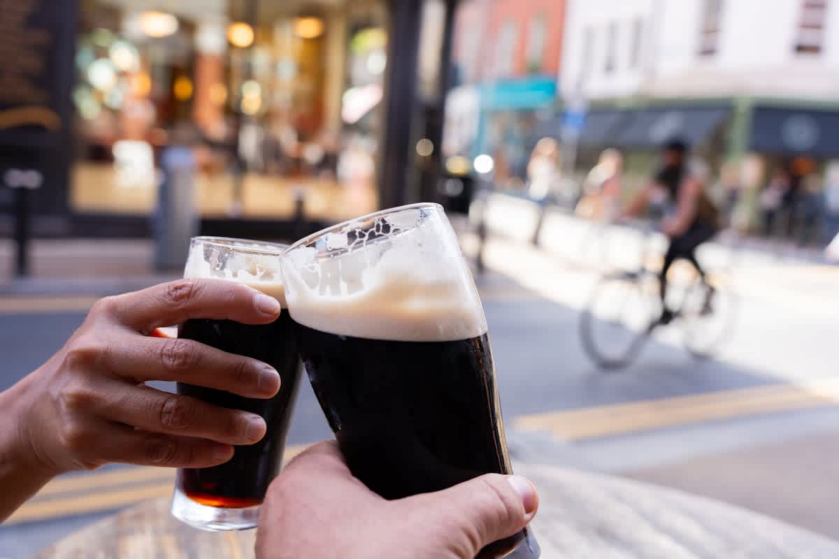 Las redes sociales y la Generación Z disparan la demanda de la mítica cerveza Guinness