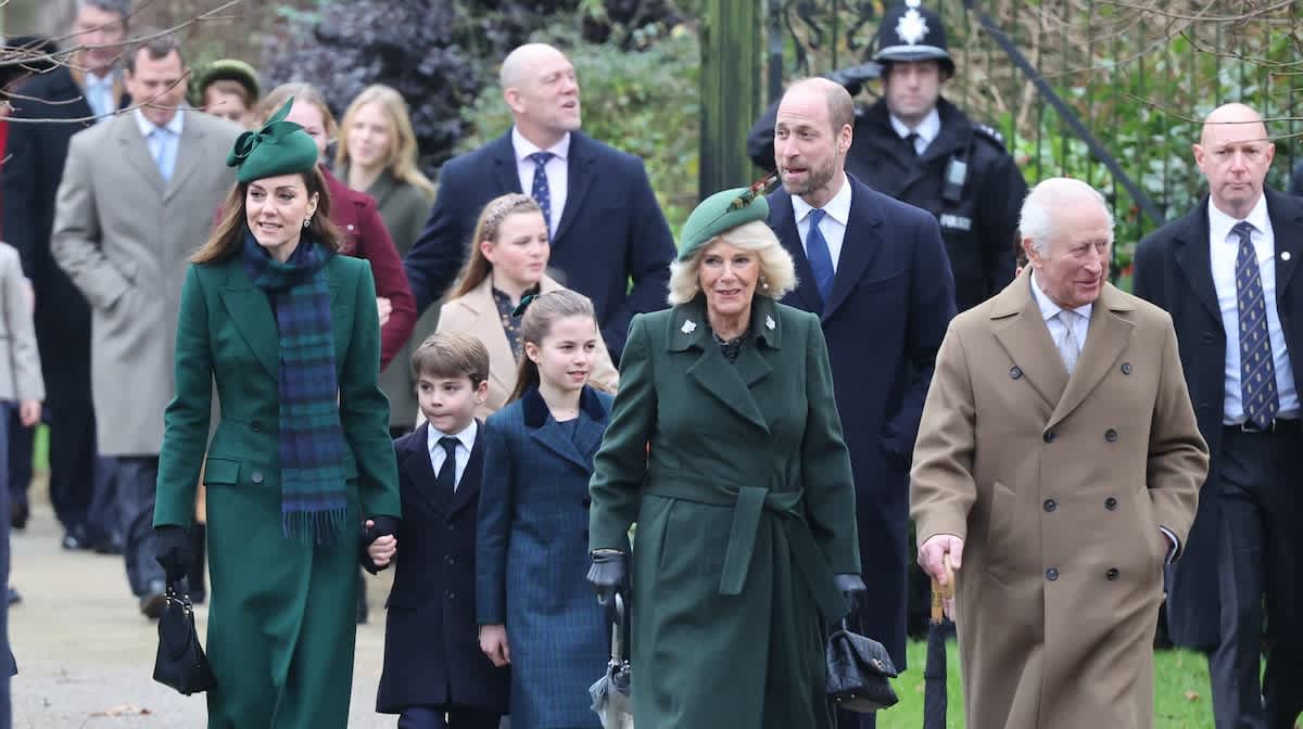 Carlos III y Kate Middleton acaparan todas las miradas en la tradicional misa de Navidad de Sandringham, con la ausencia de Andrés