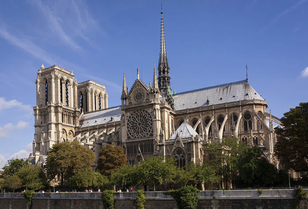 La Reapertura de la Catedral de Notre Dame: Un Símbolo Global de Resiliencia y Esperanza