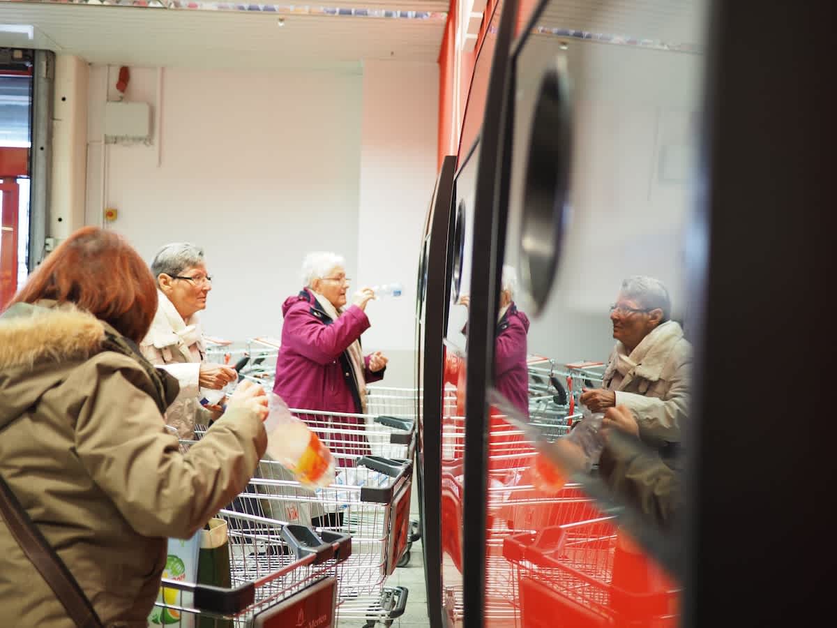 Un depósito de al menos 10 céntimos para botellas de plástico, latas y briks: así debe ser la nueva recogida de envases en España