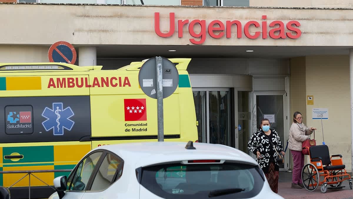 Los virus invernales desbordan los hospitales mientras los contagios se disparan