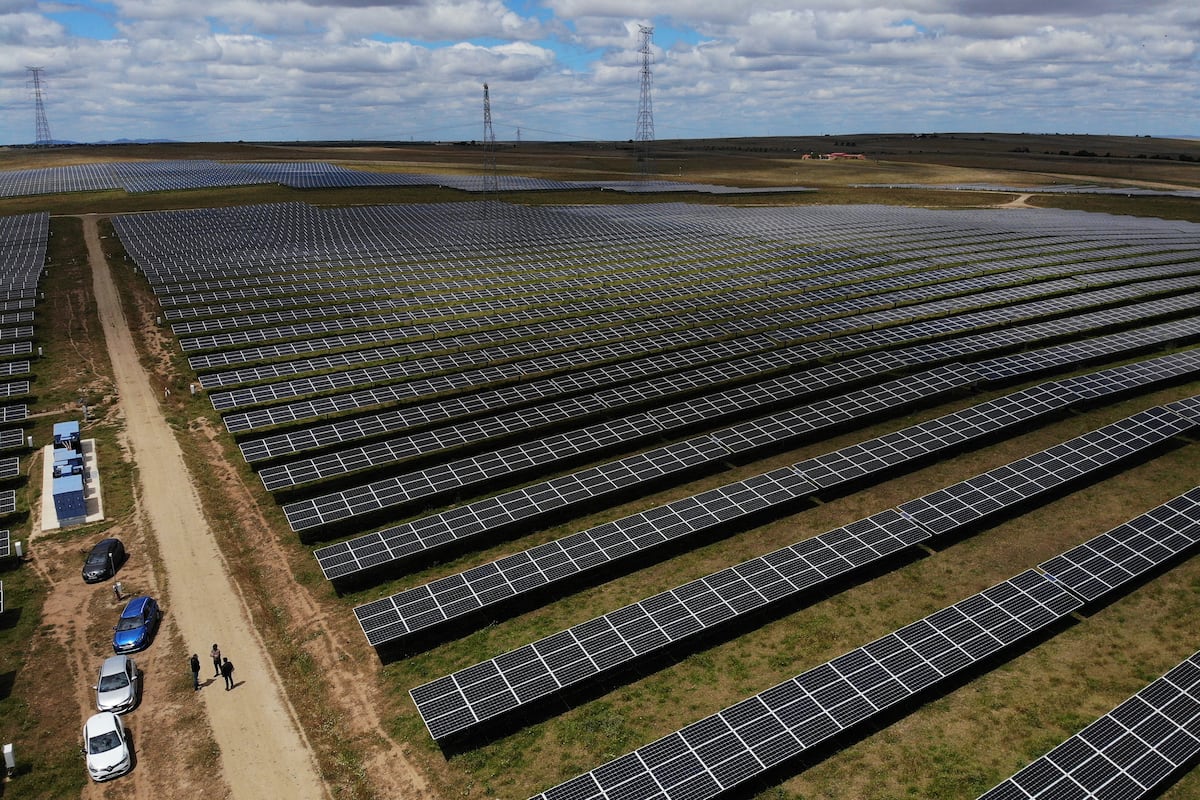 Las energías renovables, en la diana por un apagón del que todavía no se saben las causas