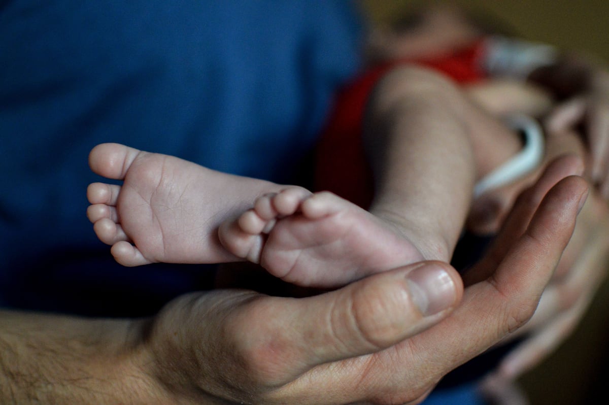 El Gobierno cerca aún más los vientres de alquiler: los bebés ya no podrán ser inscritos en consulados