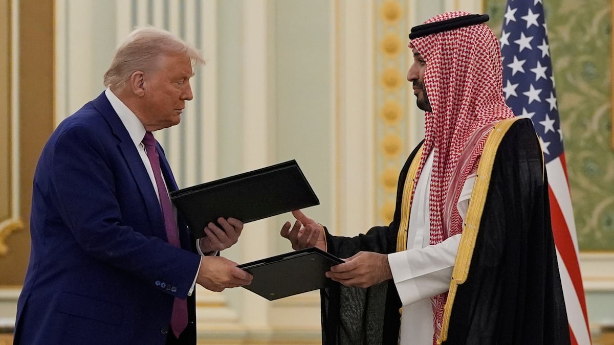 Trump inicia en Arabia Saudí una gira por Oriente Próximo para lograr acuerdos económicos