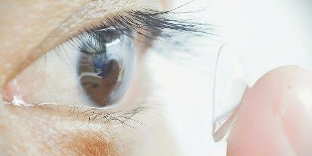 Crean unas lentillas que permiten ver  con los ojos cerrados