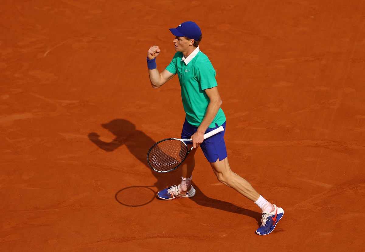 Sinner – Alcaraz, la final de Roland Garros en directo | Sinner gana el segundo set en el ‘tie-break’ (7-6(4)) y deja a Alcaraz sin margen de error