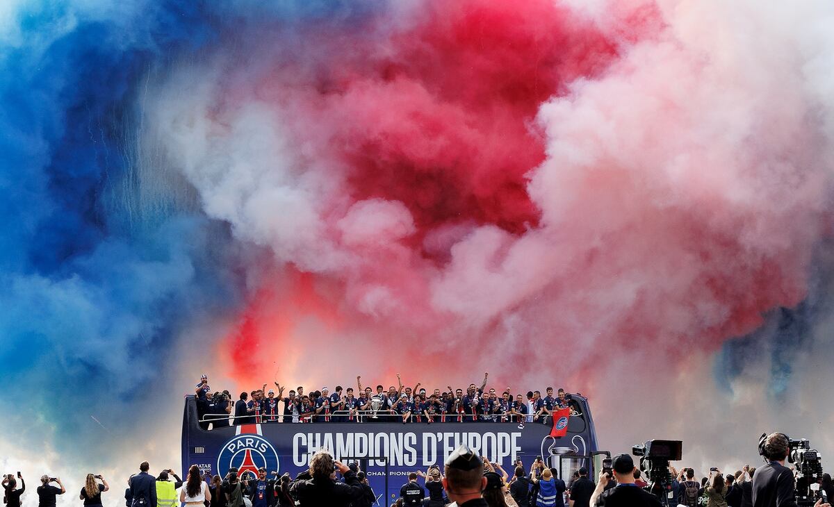 París celebra a sus campeones de Europa tras una noche de disturbios