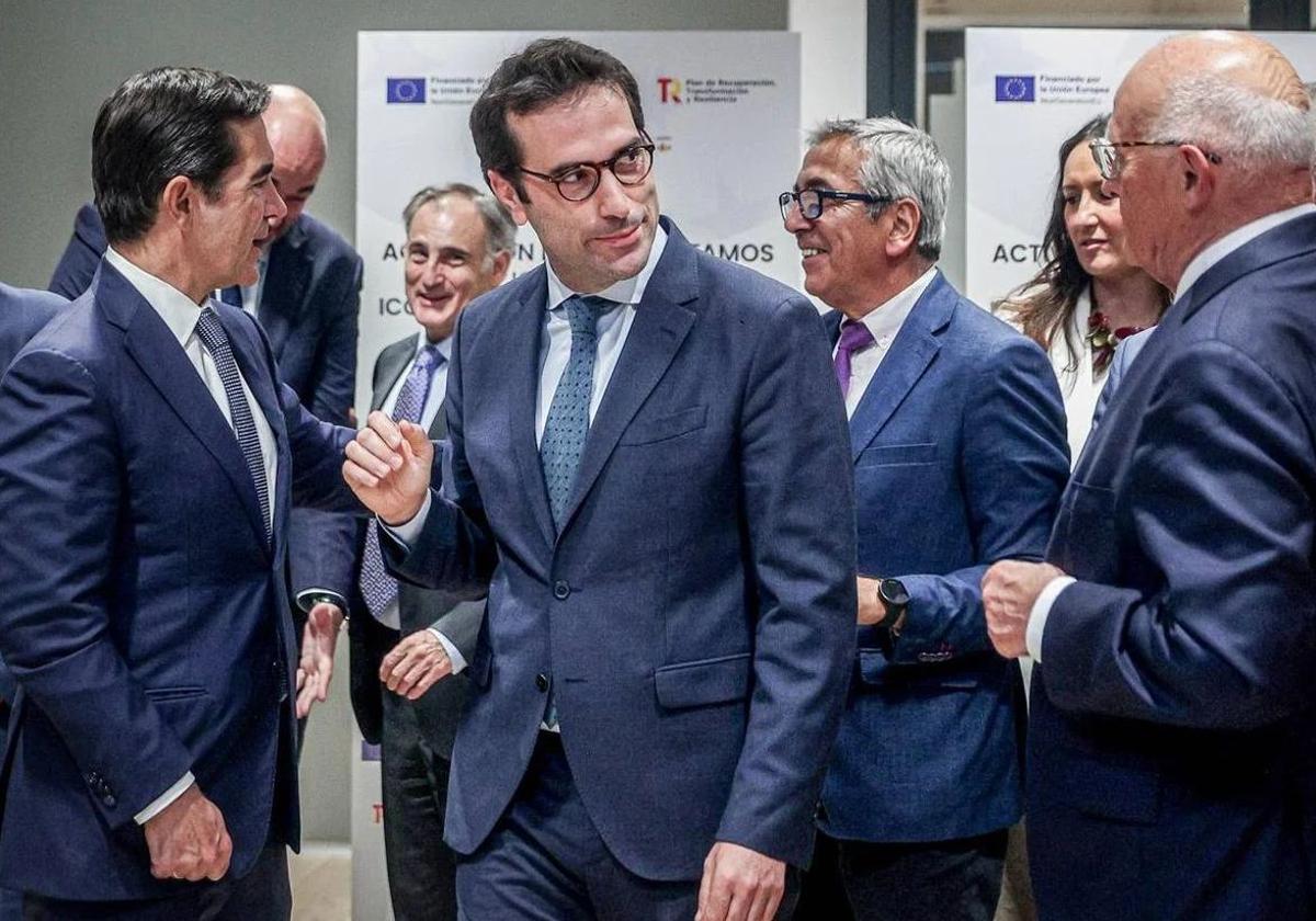 El tiempo presiona a BBVA, que acumulará un retraso de un año sobre sus planes para la compra