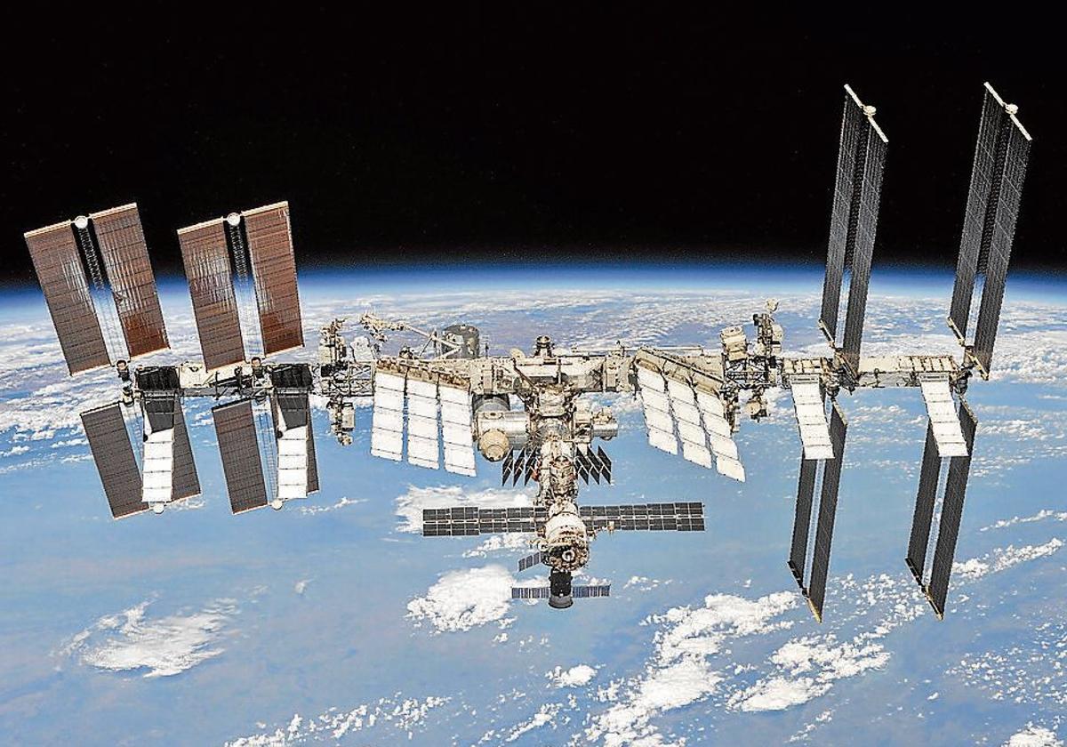 Más problemas en la Estación Espacial: una fuga «de riesgo de seguridad máximo» amenaza con obligar a su evacuación urgente