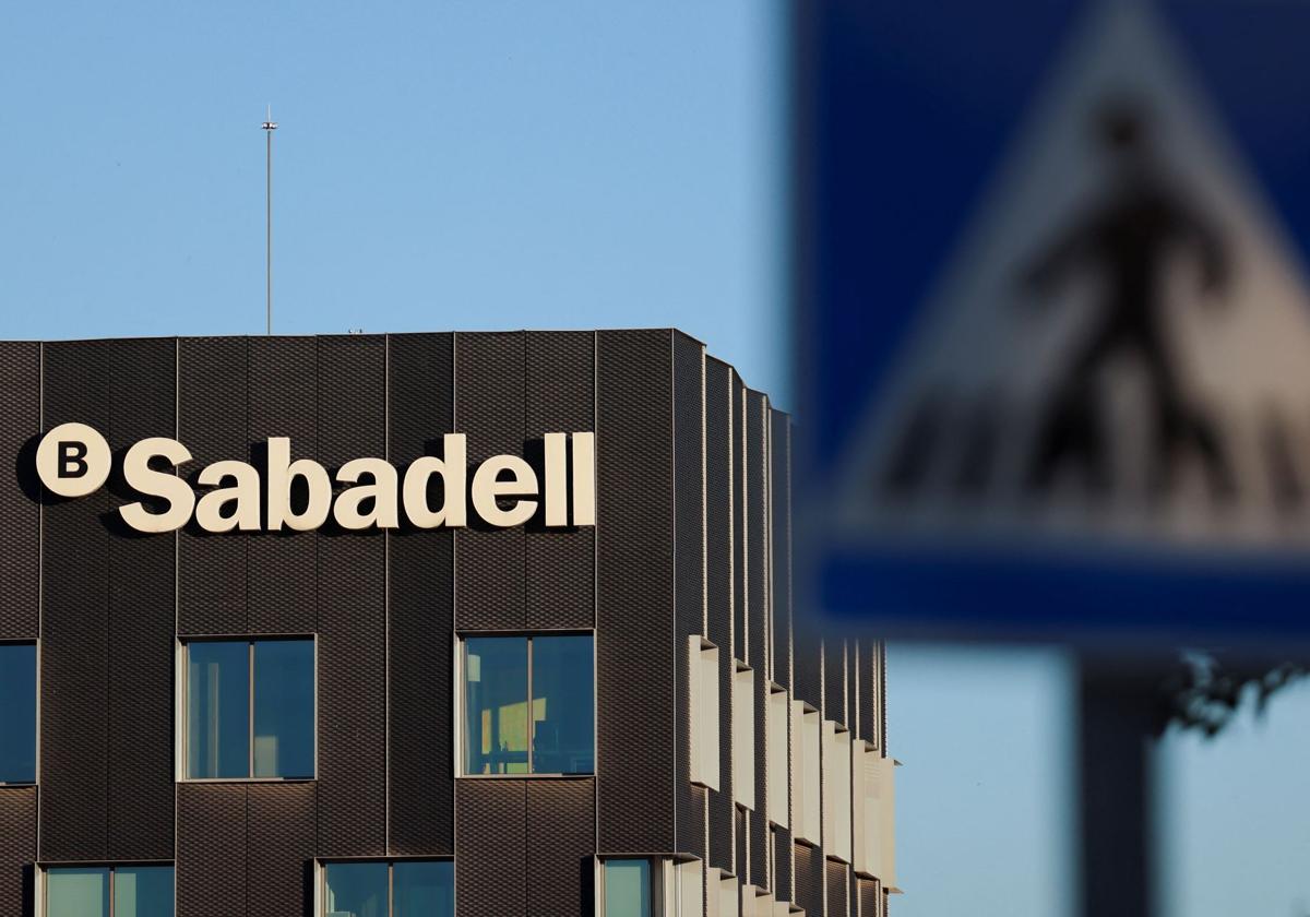 El Gobierno incluye el problema de la vivienda asequible en su lista de motivos para frenar la opa