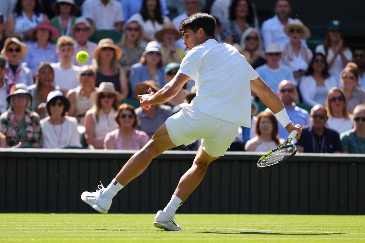 Oliver Tarvet – Carlos Alcaraz, el partido de Wimbledon en directo | El murciano golpea de nuevo en el segundo set con un 6-4