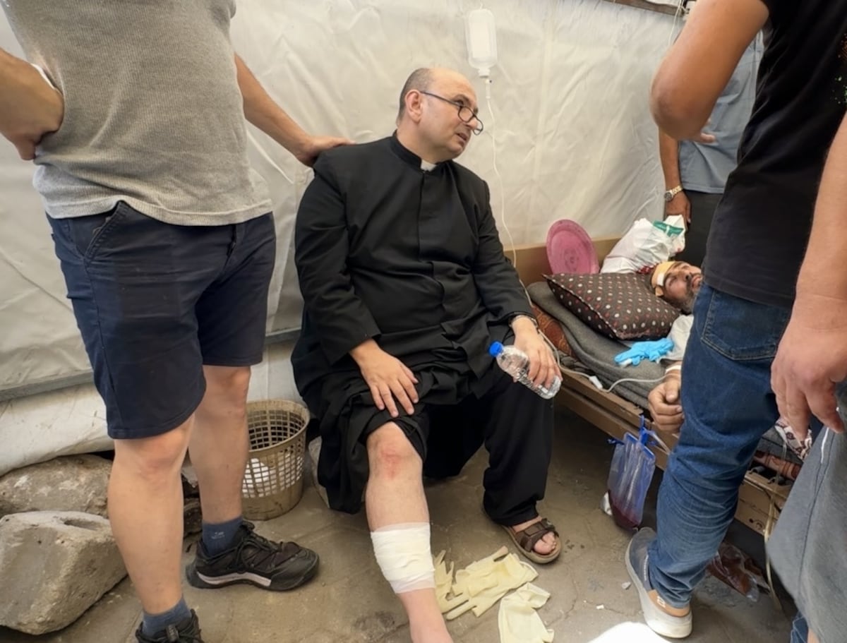 El ataque de Israel a la única iglesia católica de Gaza mata a tres personas