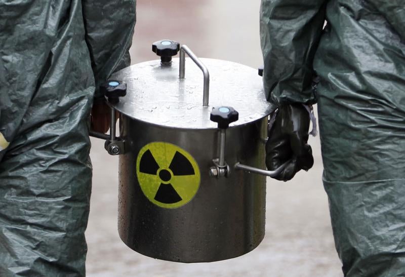 Endesa e Iberdrola redoblan su presión al Gobierno e inician una guerra por los residuos nucleares
