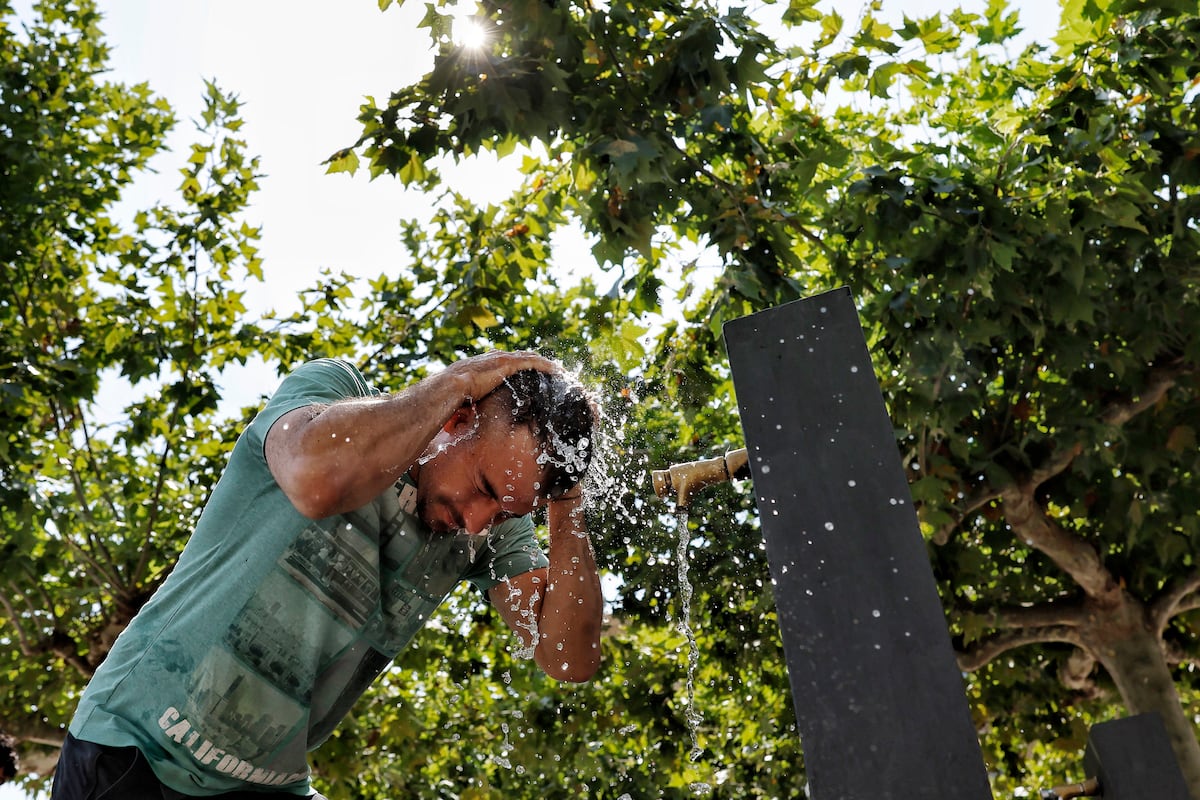 España encara el fin de una larga ola de calor que ha elevado al extremo el riesgo para la salud