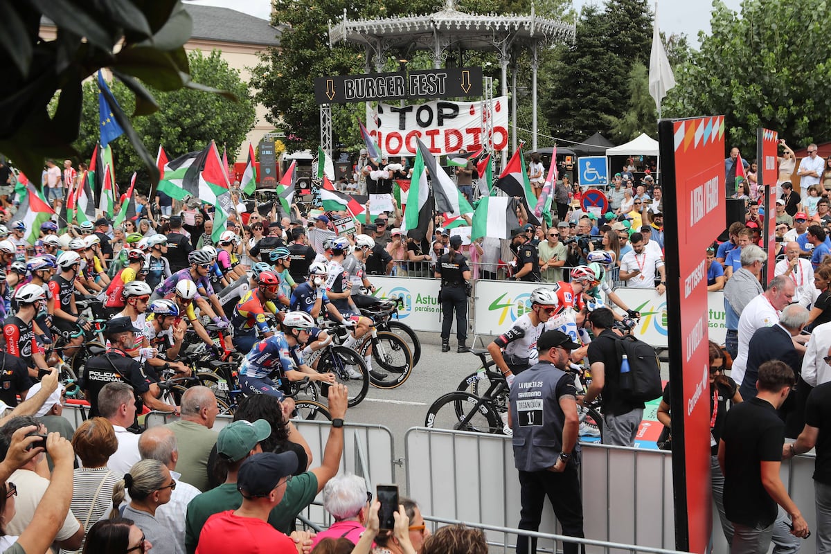 Radiografía de la Vuelta más política: banderas palestinas, detenciones, inseguridad y un pelotón al que se pide silencio