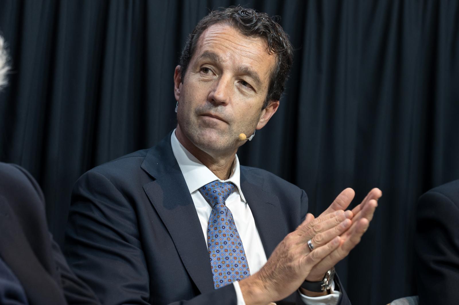 Indra da un paso más en su toma del control de Hispasat e Hisdesat