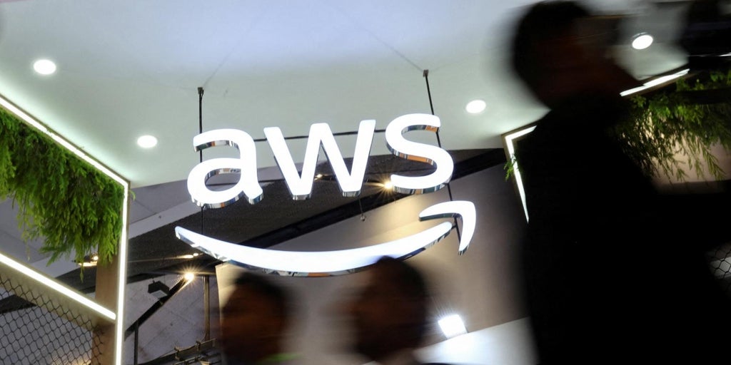 De ‘Fortnite’ a Alexa o Banco Santander: todos los servicios que están sufriendo problemas por la caída de Amazon