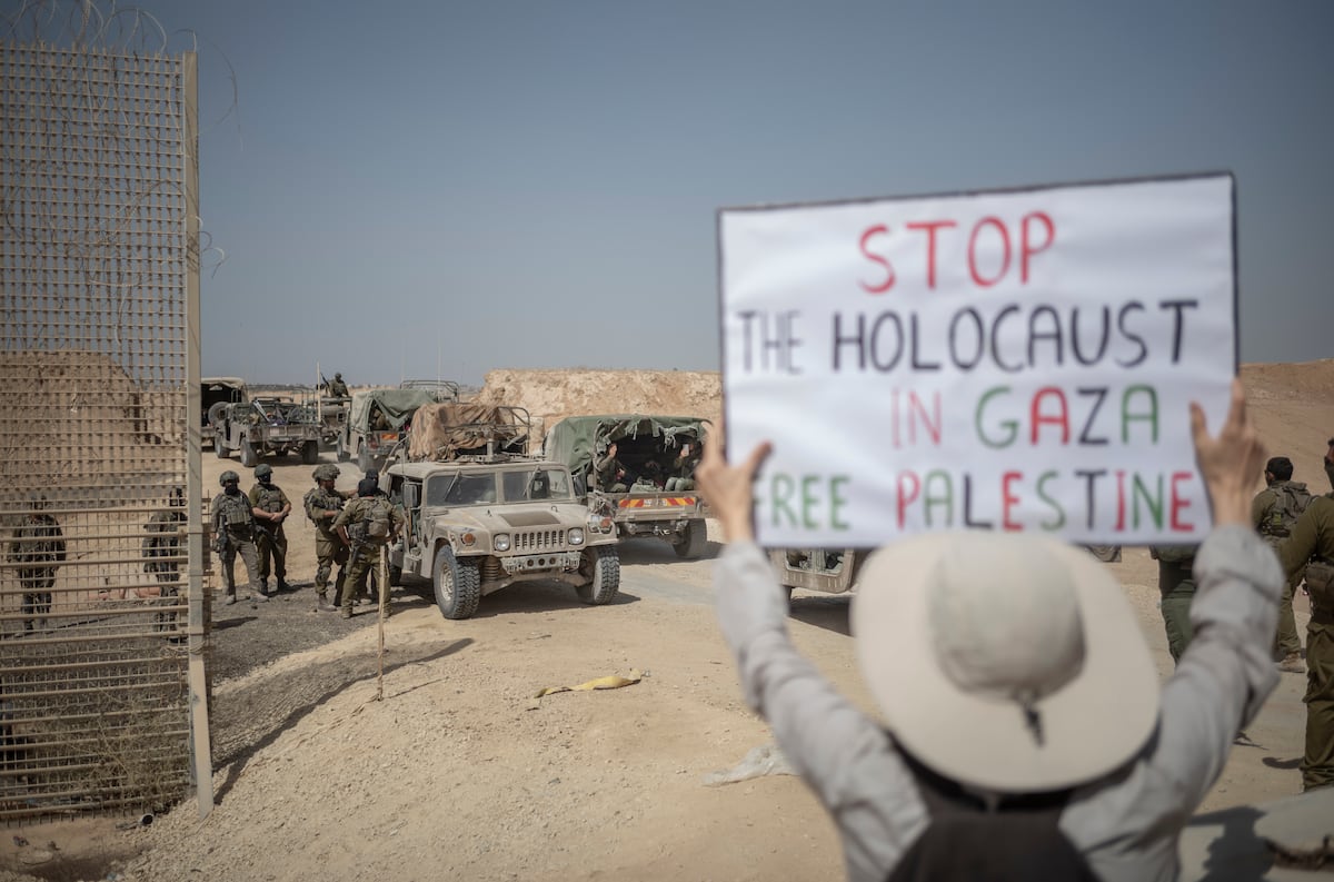 Los activistas de la flotilla comparecen ante un tribunal en una cárcel de máxima seguridad de Israel