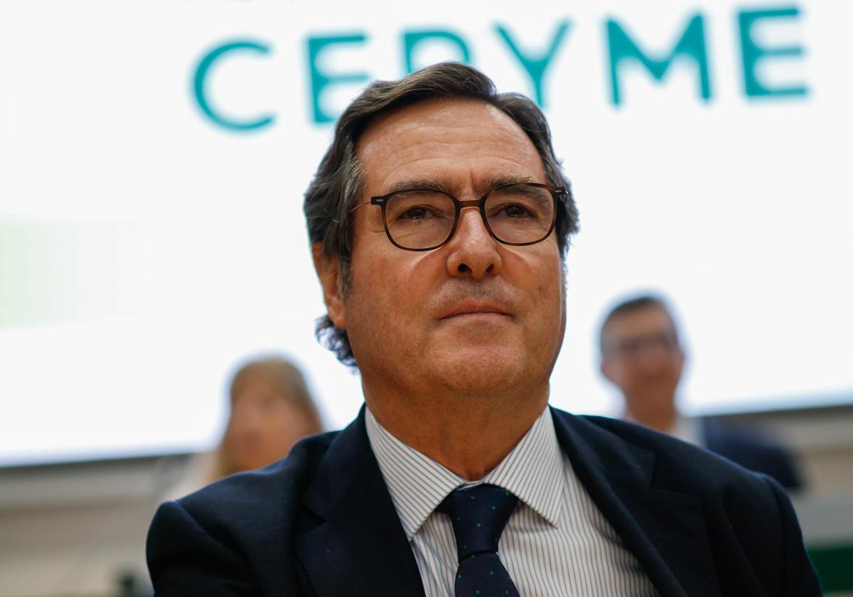 La CEOE abandona la mesa para la reforma del despido porque la «premisa principal no es cierta»