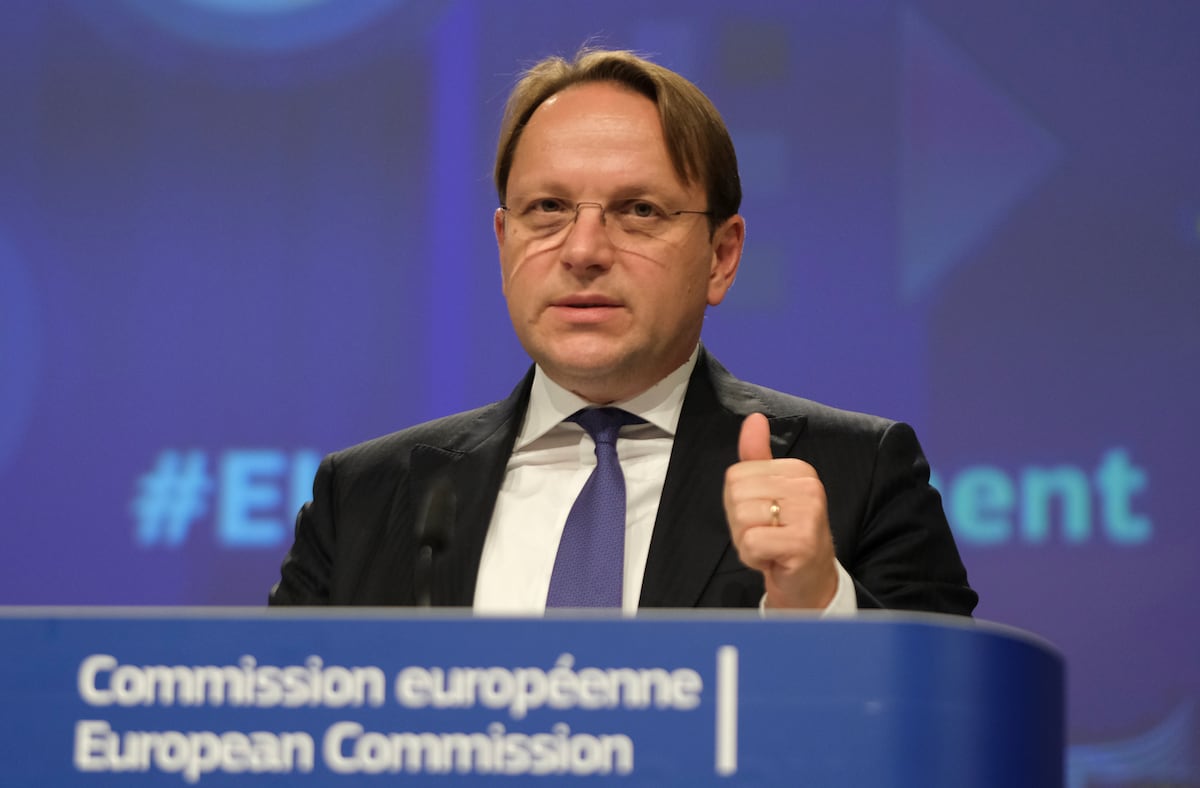 Un escándalo de espionaje de Hungría a la UE implica al comisario de Orbán