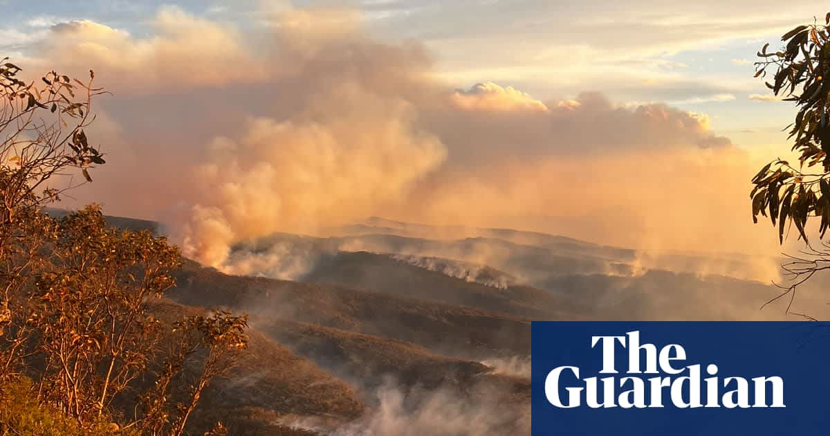 Renewed bushfire warnings for NSW, Victoria and WA as heat forecast to return for new year