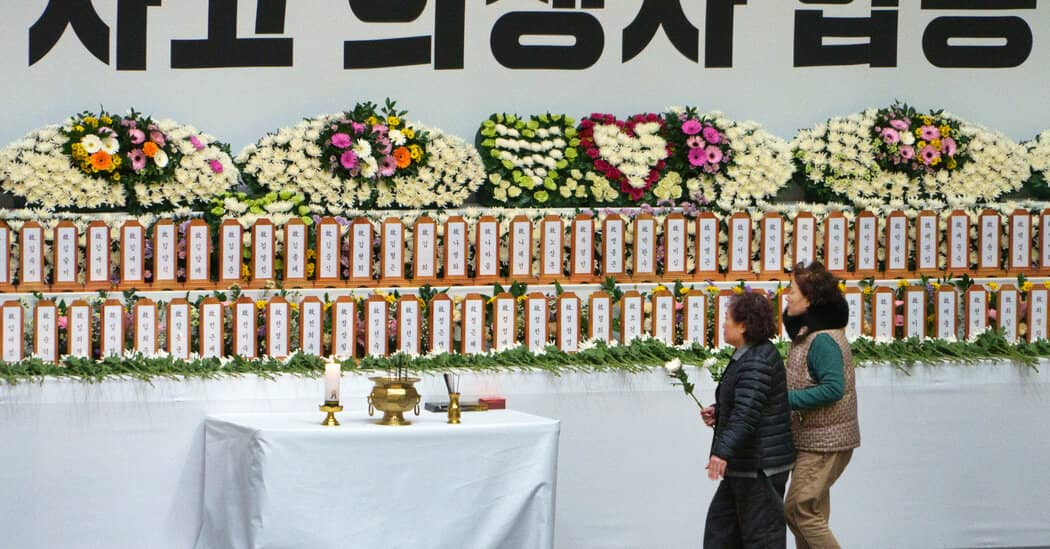 South Korean Plane Crash Questions Center on Four Fateful Minutes