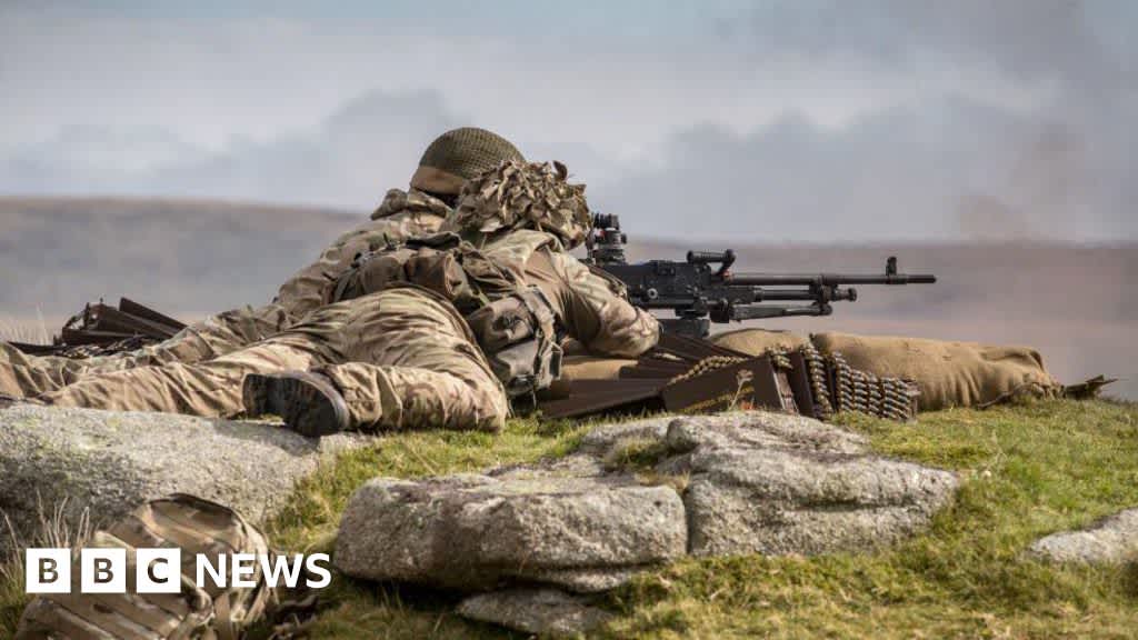 Machine guns and pistols among firearms lost by MoD