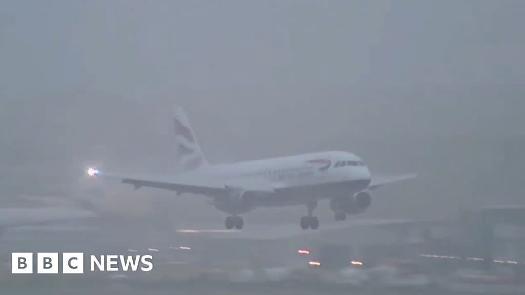 Flights cancelled around UK as fog disrupts travel