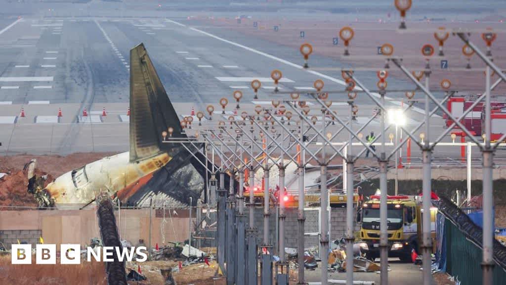 Why was there a wall near runway at South Korea plane crash airport?