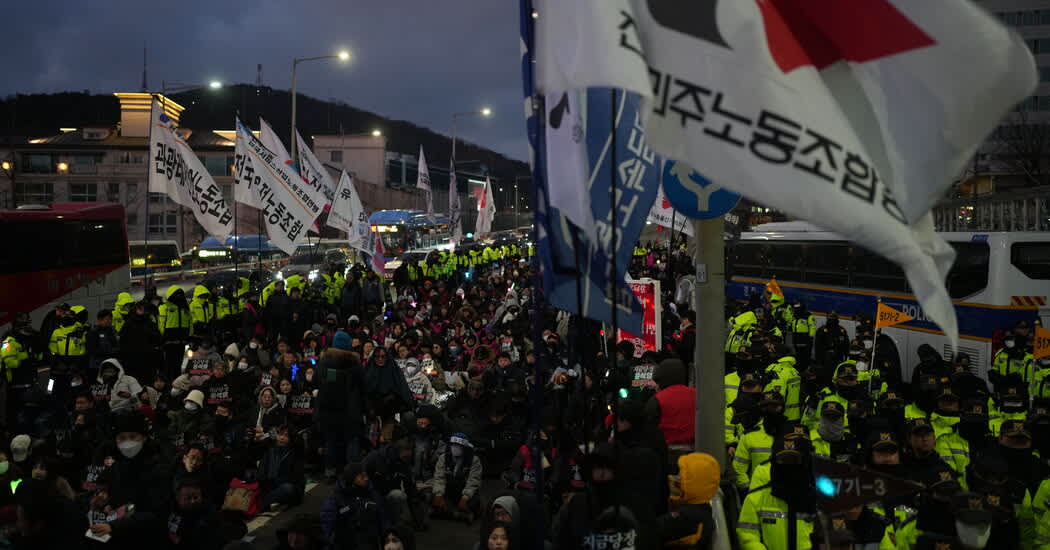 South Korea’s Dueling Protests