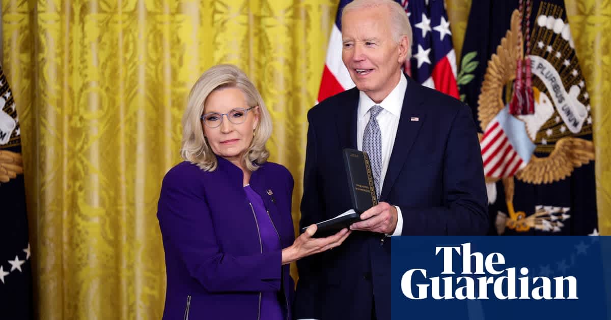 Biden honors Liz Cheney and Bennie Thompson with presidential medal