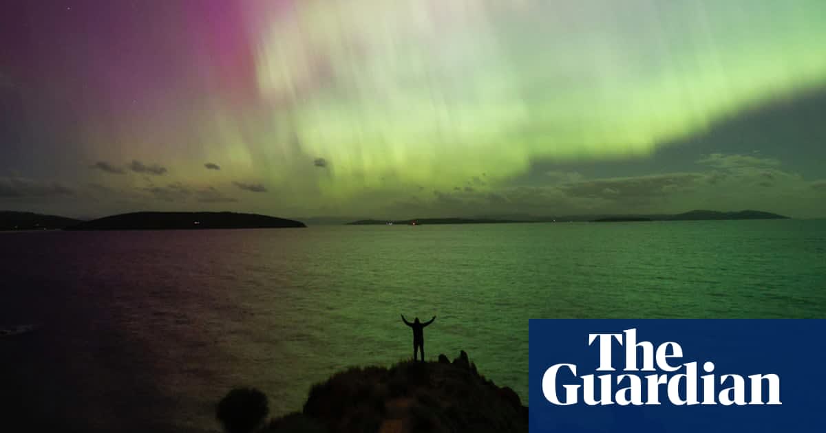 Spectacular aurora australis thrills sky gazers across south-east Australia