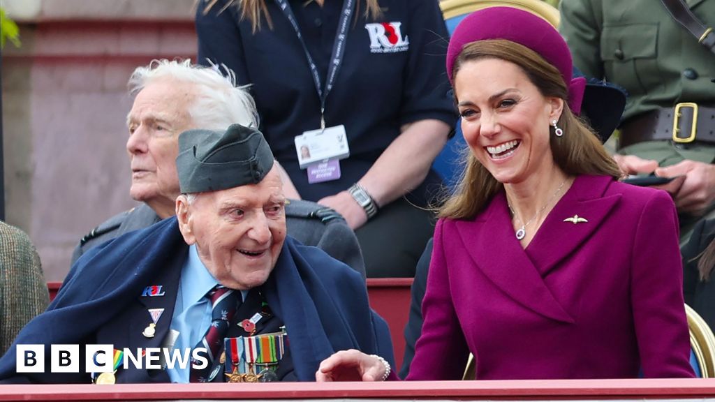 Red Arrows, royals and a packed Mall – the celebrations in pictures