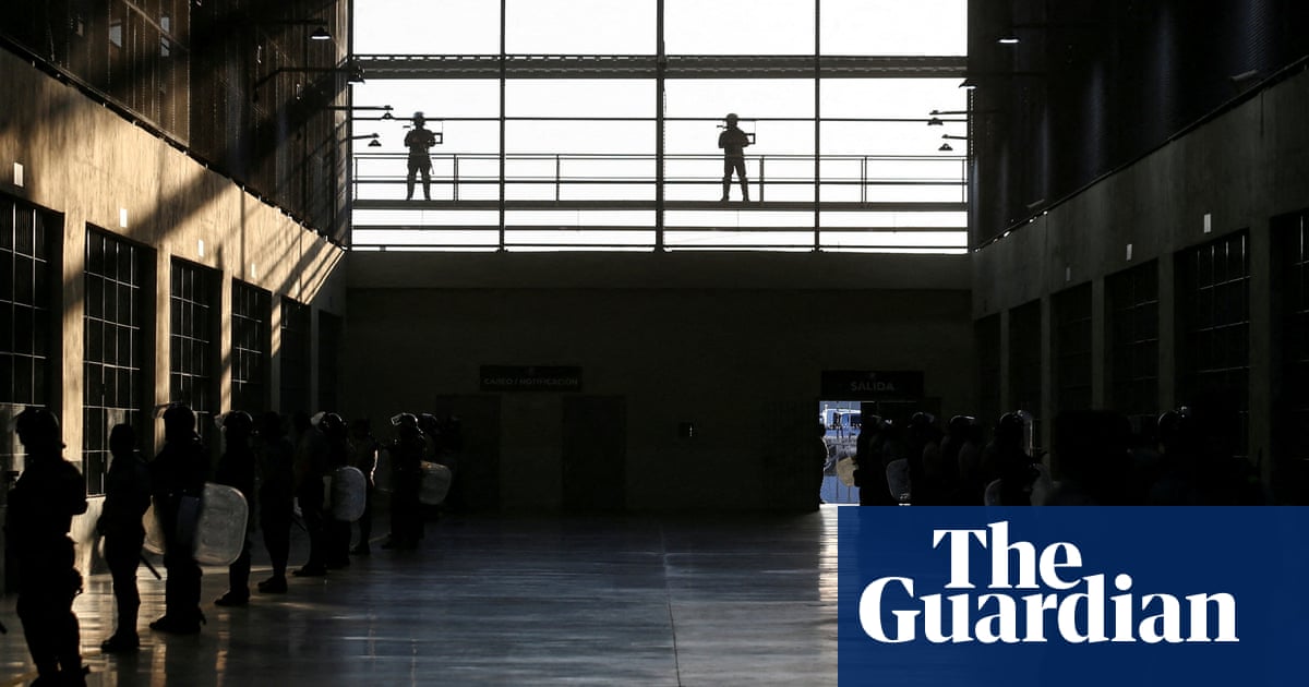 Supreme court blocks Trump bid to resume deportations under 1798 law